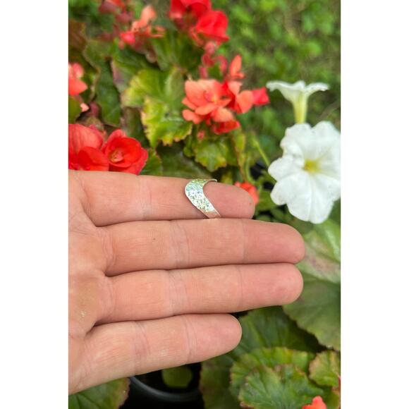 Sterling Silver Hammered V Ring - Picture 3 of 4